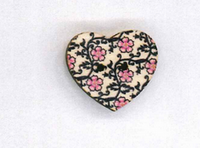 Holzknopf Maschinen waschbar Herz 2.5x2.5cm Blumen rosa mit Ranken