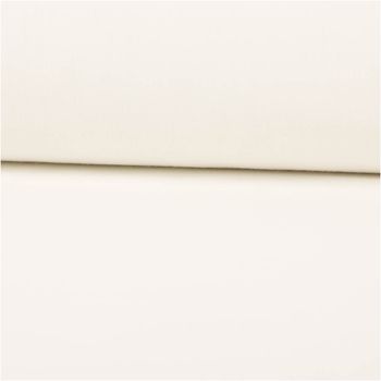 Gardinenstoff Stores Batist in zartem Creme – uni, halbtransparent und weich fallend, als Rolle aufgewickelt präsentiert. Höhe: 300 cm. Ideal für luftige, elegante Fensterdekoration - ausgerollt und glatt liegend