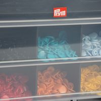 41664-Prym-Color-Snaps-Box-10x30-Stueck_3.jpg Prym Color Snaps-Box Starterset Komplettset inkl. Werkzeug und 10x30 Snaps