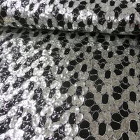 43223-Faschingsstoff-Pailletten-Kugeln-schwarz-silb.jpg Pailletten Stoff Kugeln schwarz silberfarbig 1.4m Breite