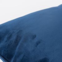 45274-Schoener-Leben-Samtkissen-mit-Kederumrandun_3.jpg Samtkissen Kederumrandung Füllung d'blau 50x50cm