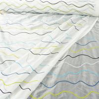 48702-Rasch-Organza-Gardinenstoff-Stickerei-Meter_1.jpg Rasch Organza Stickerei Stores Wellen weiß aqua grün