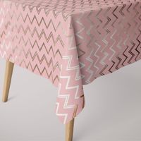 Dekostoff Metallikdruck Chevron Zacken rosa gold metallic 1.40m