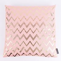 50124-Dekostoff-Chevron-Zacken-rosa-goldfarbig-me_7.jpg Dekostoff Metallikdruck Chevron Zacken rosa gold metallic 1.40m