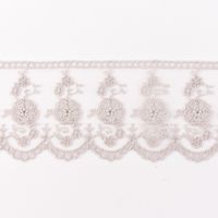 51228-Haekelband-auf-Tuell-hellgrau-Breite--6cm.jpg