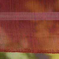 51421-Dekostoff-Meterware-LIGNEO-Stores-mit-Metal_3.jpg Dekostoff Meterware LIGNEO Stores mit Metalliclook rot schwarz Fadenstruktur längs halbtransparent 3.06m Breite