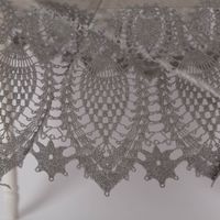 52760-Tischdecke-Outdoor-Haekelspitze-Amira-rund-dunkelgrau----152cm--MG-1754.jpg Abwaschbare Tischdecke "Amira" mit Häkelspitze – Rund, Dunkelgrau, Ø 152cm Detailaufnahme