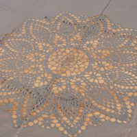 52760-Tischdecke-Outdoor-Haekelspitze-Amira-rund-dunkelgrau----152cm--MG-1759.jpg Abwaschbare Tischdecke "Amira" mit Häkelspitze – Rund, Dunkelgrau, Ø 152cm Nahaufnahme von oben