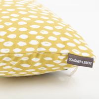 SCHÖNER LEBEN. Kissenhülle Bayside Honeydew ocker gelb weiß 30x50cm Detail gefüllt mit Label