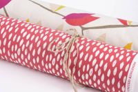 Dekostoff Bayside Honeydew rot mit Klecksen Tropfen 1.38m Breite