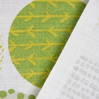 SCHÖNER LEBEN. Tischdecke Kreise bunt eckig in verschiedenen Größen