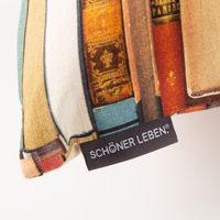 55536-SCHoeNER-LEBEN--Kissenhuelle-Digitaldruck-Buecher-Books-bunt-50x50cm-Kissen-Buch-008.jpg SCHÖNER LEBEN. Kissenhülle Digitaldruck Bücher Books bunt 50x50cm Detail Label