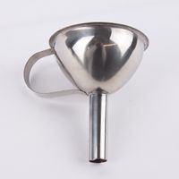 56055-Trichter-Metall-silberfarbig-9x11-5x12cm.jpg Trichter Metall silberfarbig 9x11.5x12cm
