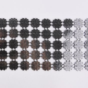 Band Kunststoff große Blumen schwarz silber Breite: 10,5cm