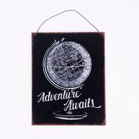 Clayre & Eef Schild Adventure Awaits Metall schwarz weiß 19x24cm