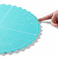 67517-Prym-Love-drehbare-Schneideunterlage-rund-mint-35cm-16114690-D-b.jpg Prym Love drehbare Schneideunterlage rund mint 35cm