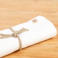 Leinentischdecke Tischdecke "Erik" 150x300cm off-white verpackt Nahaufnahme