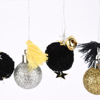 69397-Rico-Design-Pompom--und-Kugel-Anhaenger-schwarz-gold-silber-6-Stueck-3cm-KW38-118782Capture0027.jpg Rico Design Pompon- und Kugel-Anhänger schwarz gold silber 6 Stück 3cm