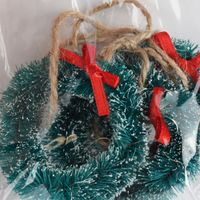 Rico Design Dekohänger Weihnachtskranz 3 Stück grün rot 5cm