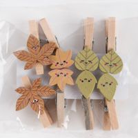 69744-Rico-Design-Dekoclips-Blaetter-Mix-Holz-bunt-8-Stueck-3cm-KW40-120753Capture0250.jpg Rico Design Dekoclips Blätter Mix Holz bunt 8 Stück 3cm
