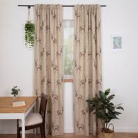 SCHÖNER LEBEN. Vorhang Fryett`s Halbpanama Landhaus Hirsch natur braun 245cm oder Wunschlänge Beiger Vorhang mit Hirschmotiv, haengend drapiert, zeigt natuerlichen Fall vor Fenster.