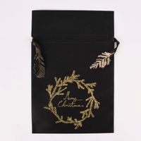 Rico Design Geschenktüte Nostalgic Christmas Kranz groß schwarz gold 30x45cm