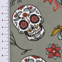 Baumwollstoff Totenköpfe Blumen Blätter altgrün rot mint 1.5m