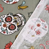 Baumwollstoff Totenköpfe Blumen Blätter altgrün rot mint 1.5m