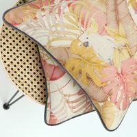 72011-Dekostoff-Halbpanama-Leinenlook-Royal-Cockatoo-Palmenblaetter-Kakadus-natur-gelb-rosa-1-40m-Breite-BBFabrics-SS21-Copyright-23-2.jpg Dekostoff Leinenlook Palmenblätter Kakadus natur gelb rosa 1.40m