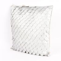 Deko Kissen mit Schuppenoptik silberfarbig hellgrau 40x40cm