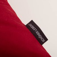 74117-SCHoeNER-LEBEN--Kissenhuelle-Samt-einfarbig-rot-40x60cm-IMG-5583.jpg Markenlabel der SCHÖNER LEBEN. Kissenhülle Samt einfarbig rot 40x60cm seitlich eingenäht in Nahaufnahme