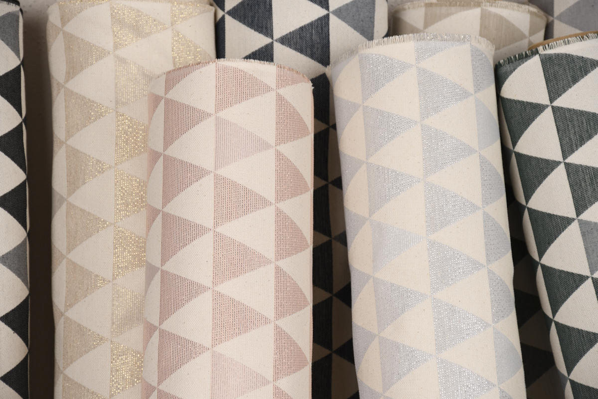 74768-Dekostoff-Jacquard-Doubleface-Premium-Metallic-Triangel-Retro-Scandi-rosa-hellbeige-1-4m-Breite-KW23-151842Capture0011.jpg Dekostoff Doubleface Premium Metallic Triangel Retro Scandi rosa hellb