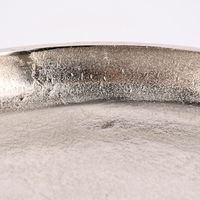 Deko Teller auf Fuß strukturiert Aluminium silberfarbig 49x27.5cm