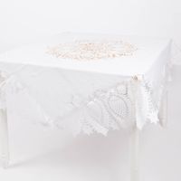 Abwaschbare Tischdecke "Amira" mit Häkelspitze – Rund, Weiß, Ø 152cm Nahaufnahme
