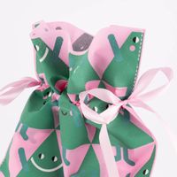 Rico Design Geschenktasche Tannenbäume rosa grün 30x45cm