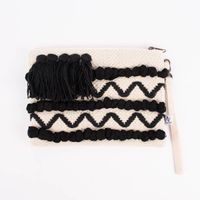 77363-Utensilien-Tasche-Boho-Chic-Fransen-creme-weiss-schwarz-25x18cm-KW48-2021-171932Capture0053.jpg Utensilien Tasche Clutch Boho Chic Fransen creme weiß schwarz 25x18cm