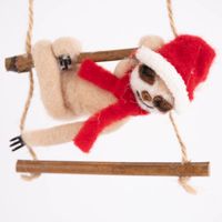 Sass & Belle Dekohänger Weihnachten Faultiere auf Leiter Filz Holz braun grau rot 56x10cm