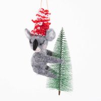 Sass & Belle Dekofigur Koala Tannenbaum Filz grau grün weiß rot 16x10x5cm