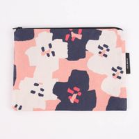 78392-Rico-Design-Utensilientasche-beschichtet-OKINA-HANA-Blumen-rosa-dunkelblau-weiss-17x23-5cm-KW7-2022-177701Capture0130.jpg Rico Design Utensilientasche beschichtet OKINA HANA Blumen rosa dunkelblau weiß 17x23.5cm