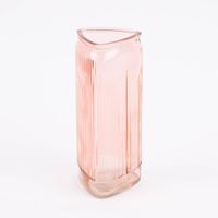 79252-Vase-Dekovase-Glas-dreieckig-mit-Rillen-rosa-10-5x20cm--KW11-2022-184099Capture0018.jpg Vase Dekovase Glas dreieckig mit Rillen rosa 10.5x20cm