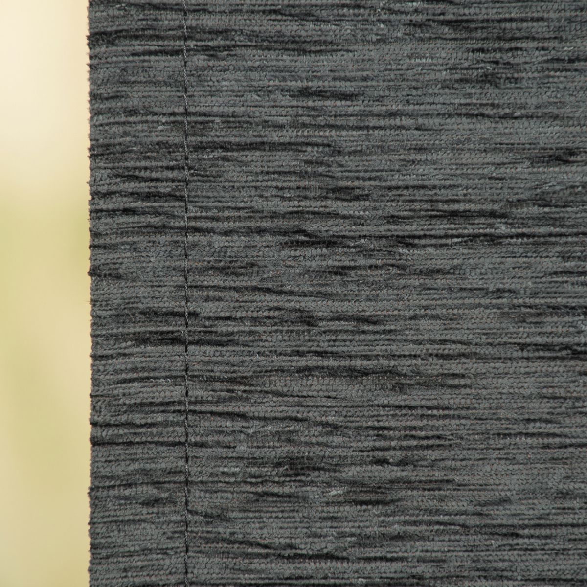 Nahaufnahme von strukturierter Chenille in Blaugrau, sichtbare Webstruktur, Materialdetail