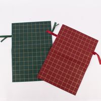 Rico Design Geschenktasche kariert bordeaux goldfarbig 30x45cm