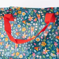 81677-XXL-Shopper-Feengarten-aus-recyceltem-Material-blau-bunt-55x48x28cm-KW43-2022-203880Capture0012.jpg XXL Shopper Feengarten aus recyceltem Material blau bunt 55x48x28cm