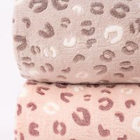 81719-Wellness-Fleece-Leopardenmuster-rosa-weiss-beere-1-45m-KW41-2022-202480Capture0002.jpg Wellness Fleece Leopardenmuster rosa weiß beere 1.45m