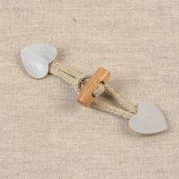 82078-Knebelverschluss-Herz-fuer-Kinder-silber-natur-2-4x10cm-kunstleder-knebelverschlu-ss-herz--8-.jpg Knebelverschluß Herz für Kinder silber natur 2.4x10cm