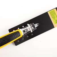 82143-Polsterklammerzange---MG-5322.jpg Polsterklammerzange Zum Einfachen Entfernen von Polsterklammern Nahaufnahme