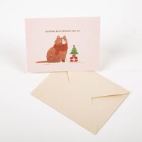 Grafik Werkstatt Doppelkarte klein „Schöne Weihnachten und viel Glück fürs neue Jahr“, Format ca. 11,4 × 9 cm, Weihnachtsgrußkarte mit Illustration einer Katze und kleinem Weihnachtsbaum, präsentiert mit Lichterkette und Geschenk zur rein dekorativen Veran