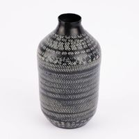 Vase Antikmuster geprägt Metall schwarz creme 12.5x25cm