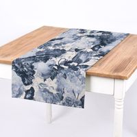 82724-Dekostoff-Baumwollstoff-Halbpanama-Dutch-Floral-Masterpiece-Blueten-blau-weiss1-40m-Breite-KW49-2022-208060Capture0003Tischlaeufer.jpg Dekostoff Baumwolle Dutch Floral Masterpiece Blüten blau weiß1.40m
