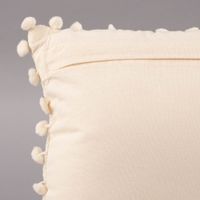 Deko Kissen einfarbig strukturiert mit Pompons ecru 30x50cm